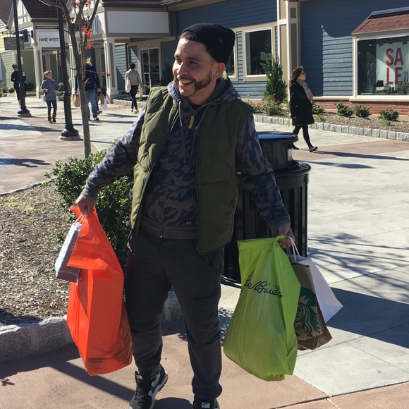 Meet your Posher, Carlos - Picture 1 of 1